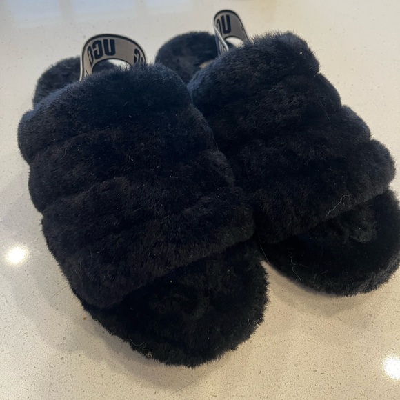 UGG fur fluff yeah sandals. Size 9! - Picture 4 of 9